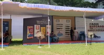 স্টল সাজিয়ে বসে উদ্যোক্তারা, নেই দর্শনার্থী