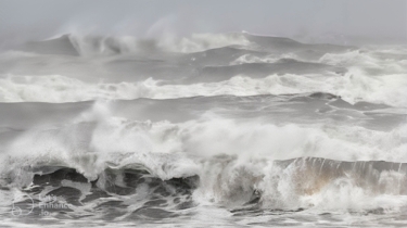 নিম্নচাপটি গভীর নিম্নচাপে পরিণত, সাগর উত্তাল