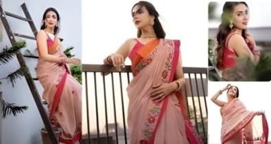 শাড়ি-রঙিন চুড়িতে বৈশাখী সাজে মিম