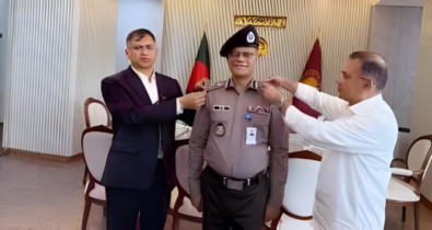 নবনিযুক্ত আইজিপিকে র‍্যাঙ্ক ব্যাজ পরালেন প্রধানমন্ত্রী