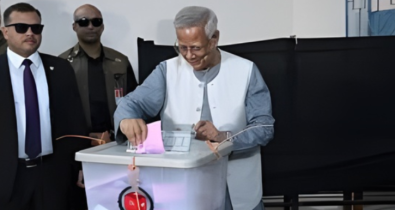 ভোট দিয়ে সবাইকে ‘ঈদ মোবারক’ জানালেন প্রধান উপদেষ্টা