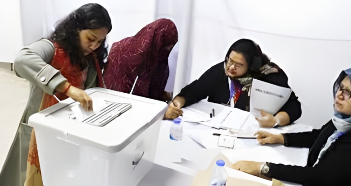 উৎসবমুখর পরিবেশে প্রথমবার জকসু নির্বাচনে ভোট দিচ্ছেন শিক্ষার্থীরা