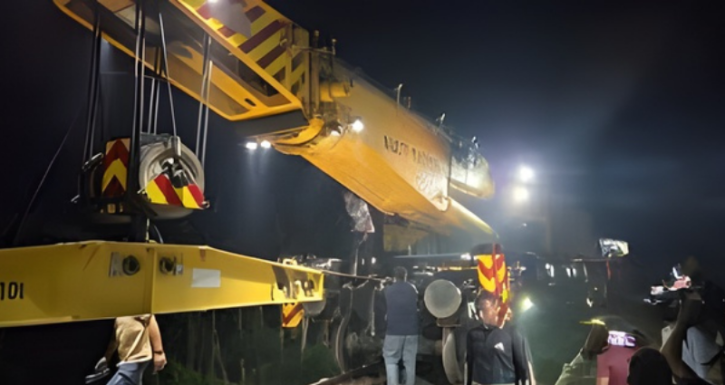 ট্রেন চলাচল সচল হতে আরও ৮-১০ ঘণ্টা সময় লাগতে পারে