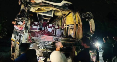 নাটোরে বাস-ট্রাক মুখোমুখি সংঘর্ষে নিহত ৯, আহত ৩০ নাটোরে বাস-ট্রাক মুখোমুখি সংঘর্ষে নিহত ৯, আহত ৩০