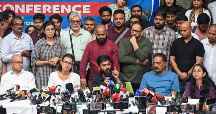 ককরোচ পার্টির পক্ষে রায় দিল্লি হাইকোর্টের